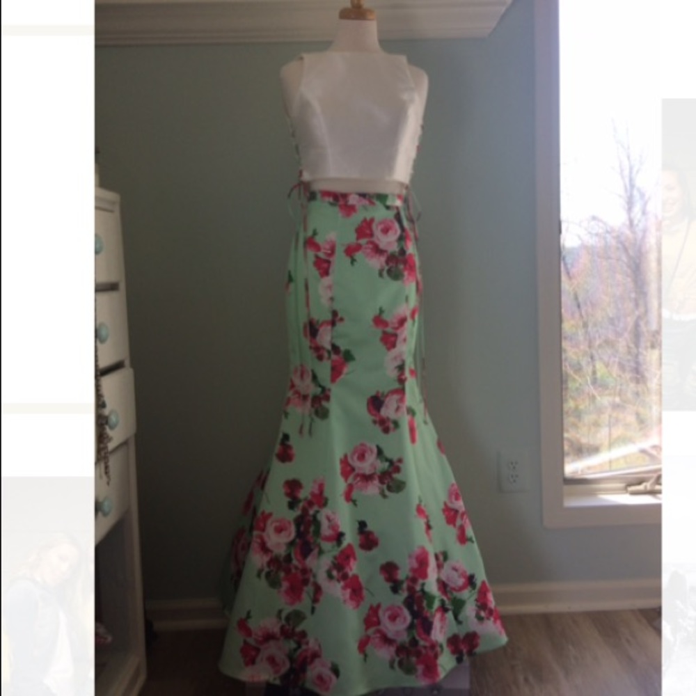 Two piece mermaid-style floral prom dress!!